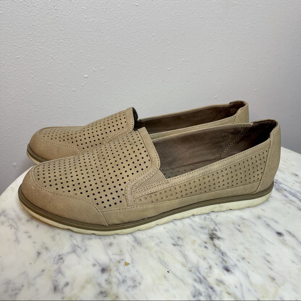 Natural Soul size 10 slip on shoes beige sneakers